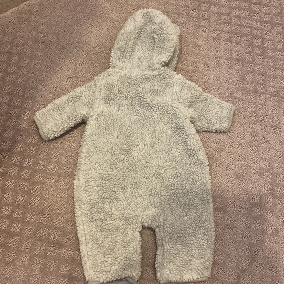 0-3 MOs Baby Gap footless fluffy warm onesie with ears - Picture 5 of 5